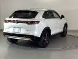 プライバシーガラスが装備されています。外を見るときには気にならずに、後方車両からは車内が見えにくい設計になっております。