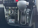 エアコンはオートエアコンです★温度調節も細かくできるので車内を快適な温度にできますよ(*'&omega;'*)人気の装備です☆