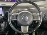 インテリアに合わせたデザインのステアリングは、運転される方のことも考え、運転しやすい形状、大きさです。是非一度、実際に触ってお確かめください。
