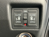 狭い所でも乗り降り楽々な両側電動スライドドアです!簡単にドアの開閉が出来る為女性やお年寄りにも優しく、荷物で手が塞がった時なども大変便利です!