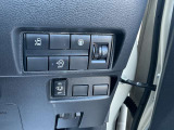 運転席に座ったまま操作可能なボタン類です。