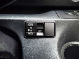 片側電動スライドドアのスイッチ付です。車内からもスイッチひとつで楽にドアの開閉が可能です。電動なので開閉時に力を使う必要がなく、半ドアになることもありません!