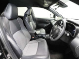ゆったり室内で運転もしやすいです♪使い勝手の良い配置も考えられています!!