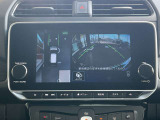 『アラウンドビューモニター』は、空から見下ろすような視点で、スムースな駐車と安全確認をサポートします。