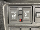 【両側パワースライドドア】スマートキーや運転席のスイッチで後席両側スライドドアの開閉が可能♪電動だから力を入れてドアを開ける必要が無く、小さなお子様でも簡単に開け閉めでき快適です♪