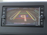 【バックモニター】車をバックさせる際に後方の様子をカーナビのモニターで確認。バック駐車を安全にスムーズに行うことができます!