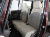 運転席と助手席は足元が繋がっているので自由に行き来しやすいので駐車場が狭いときでも助手席側からスムーズに乗り降りできて便利!