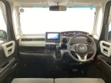 【前方視界】開放的な前方視界!運転がしやすく疲れにくいです♪窓が大きく、見通しがとっても良いおクルマですよ♪