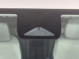 【ホンダセンシング】走行中に前方の車両等を認識し、衝突しそうな時は警報とブレーキで衝突回避と被害軽減をアシスト。より安全にドライブをお楽しみいただけます。