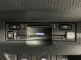 高速道路で便利な【ETC2.0】を装備しています。光ビーコン搭載で渋滞情報などナビゲーションと連動することで機能も充実いたします。他、観光施設に立ち寄るための高速料金割引サービス等もございます。