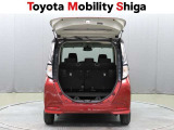 荷室スペ-スも十分な広さがあります。リヤシ-トを倒すと更に荷室スペ-スが広がります。