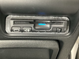 ハンドルの右下にETCがついています。高速道路の料金所の通過も楽々です!。 カードの取り出しもしやすい場所についています。