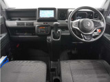 ◆視界広々で非常に運転しやすくロングドライブでも疲れを感じさせないすっきりとまとまったインパネ周りです。