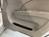 ドア内張に傷があります。