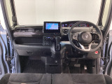 【前方視界】開放的な前方視界!運転がしやすく疲れにくいです♪窓が大きく、見通しがとっても良いおクルマですよ♪