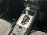 オートマチックシフトレバーは、手になじみ操作しやすい形状で安全運転にもつながります♪