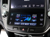 使いやすさや安全性を追求したステアリング周り!高級車ゆえにスイッチ類が多いのも特徴ですね!考え尽くされた配置ですぐに使いこなす事が出来ますのでご安心下さい!是非、体感してみて下さい!!
