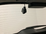 後方にもドライブレコーダーのカメラが付いています。前後両方でお車の周りを監視・記録いたします。