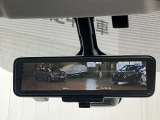 【インテリジェント ルームミラー】車両後方のカメラ映像をミラー面に映し出すので、車内の状況や、天候などに影響されずいつでもクリアな後方視界が得られます!