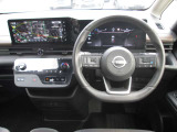 広々とした運転席周りです。