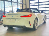 BMWのメカニックによる、100項目の納車前点検エンジン、ミッション、マフラー、電気系統やコンピュータなどを詳細に点検します。交換基準の部品があれば、純正部品を使用し整備した後にお客様にお渡しします。