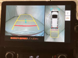 全周囲カメラ付きで車庫入れも安心ですね。
