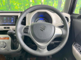 インテリアに合わせたデザインのステアリングは、運転される方のことも考え、運転しやすい形状、大きさです。是非一度、実際に触ってお確かめください。