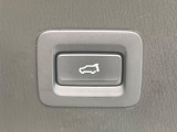 【パワーバックドア】スマートキーや運転席のボタンを押すだけでリアゲートが自動で開閉します!荷物を持っている時や、高い位置にあるバックドアを閉める際に便利な機能です♪
