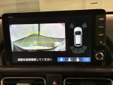 リバースギアに入れるだけで後方の表示へ切り替わります。夜間や雨の日の駐車も楽になりますよ。