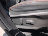 シート操作はこちらです!自分に合ったドライビングポジションを見つけると運転が段違いにしやすくなります!