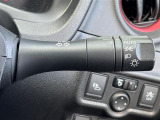 【オートライト(AUTO)】外の明るさをシステムが感知して、自動でヘッドライトが点灯します。ヘッドライトをつけ忘れを防ぐ便利機能です。