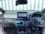 運転席周りです。カップホルダーや小物の収納などは必須ですよね!!使い勝手の良いつくりになっております!!