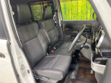 運転席シート廻りは使用感も少なく、良好な状態となっています。前オーナー様が丁寧に使っていたことがよくわかりますね。