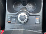 【ここがポイント!】運転席と助手席には寒い冬にはうれしいシートヒーターが装備されております。