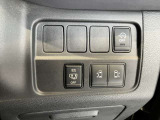 両側オートスライドドアです♪運転席のボタンやキーのボタンでも開閉できます!手荷物がいっぱいの時でも簡単にドアの開け閉めができるのでとっても便利です♪
