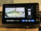 リバースギアに入れるだけで後方の表示へ切り替わります。夜間や雨の日の駐車も楽になりますよ。