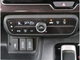 【オートエアコン】1年中快適な室内を提供!車内温度を設定すると、風量を自動で調節してくれます