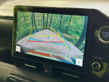 【バックカメラ】駐車時に後方がリアルタイム映像で確認できます。大型商業施設や立体駐車場での駐車時や、夜間のバック時に大活躍!運転スキルに関わらず、今や必須となった装備のひとつです!
