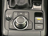 【オートブレーキホールド】信号待ちや渋滞で停車時にブレーキから足を離しても、停止状態を保持してくれます。前進するときはアクセルを踏めば自動で解除されるので安心♪街乗り運転が楽になります♪