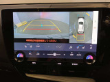 レクサスのお車はすべてバックモニターを標準装備。駐車時のご不安を解消する、パノラミックビューモニターも装備しています。