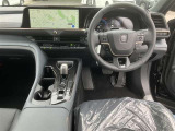 黒革で高級感ある運転席です、