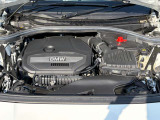 直列3気筒BMWツインパワー・ターボ・エンジン。出力103kW〔140ps〕/4,600rpm(カタログ値)、トルク220Nm〔22.4kgm〕/1,480-4,200rpm(カタログ値)♪