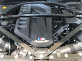 【BMWエンジン】革新的なガソリン・エンジン・テクノロジーによる高性能かつ高効率。レスポンスの良いパワーを発揮。常にスムーズな吸気を実現しアクセル開度にダイレクトに反応しドライビングを楽しく演出。