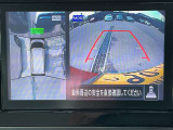 アラウンドビューモニターです。上空からお車の周りを見る感覚で表示されますので、車庫入れも簡単