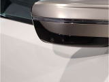 【BMWミラー】視認性の高いスタイリッシュなミラー。自動防眩機能も付いており夜間のドライビングをサポートします。