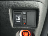 ◆片側電動スライドドア◆狭い駐車場でも乗り降りが楽々♪お子様が隣の車にドアを当ててしまう心配もございません!小さなお子様連れの方もこれで安心。