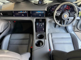 タイカンクロスツーリスモ 4S 4シート 4WD 