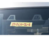 エマージェンシーブレーキ、踏み間違防止、車線逸脱警報などの先進運転支援技術を搭載。全方位の安全を見守りながら、毎日の安心のドライブを支えます。