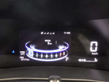 とっても見やすいメーターです。夜間時はラグジュアリーな気分にさせてくれる照明が魅力ですので、夜のドライブも楽しみになりますよ♪