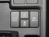 EVドライブモードで、早朝・深夜や屋内の駐車場などで、エンジン音や排気ガスを気にすることなく走れます。